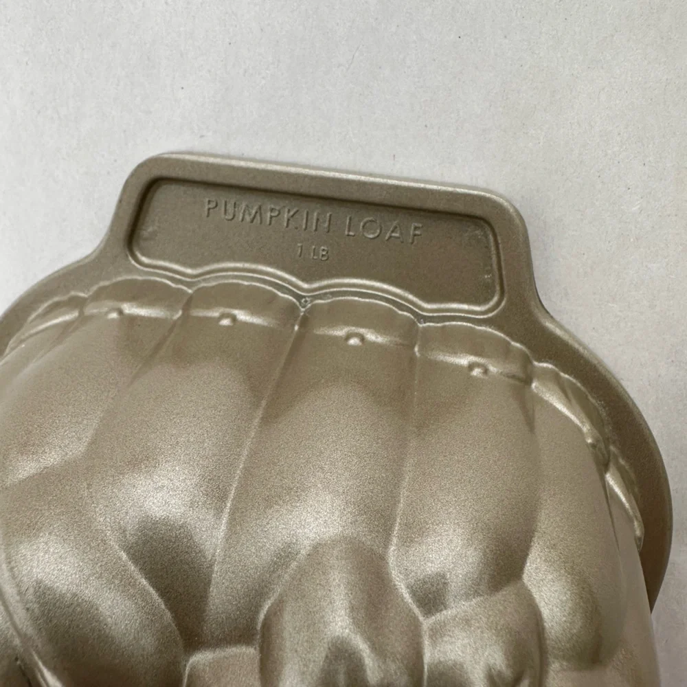 NORDIC WARE PUMPKIN LOAF PAN  Cast‎ Aluminum Made in USA Collectible